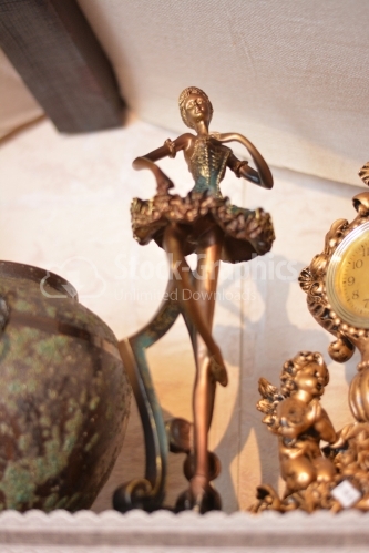 Bronze statue with a ballerina in a boutique.