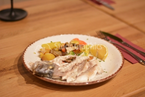 Fish boned with vegetables, ready to be served.