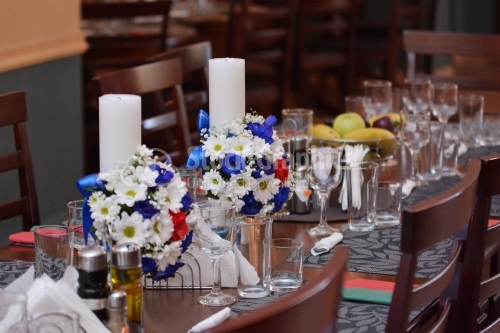 Floral arrangement for a wedding table