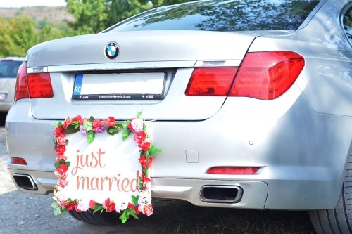 Just married sign on a modern car