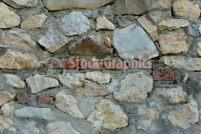 Natural stone wall with a brick stripe