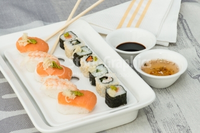Sushi plate with souces